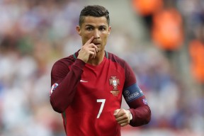 FIFA世界杯官网-王者归来，莱万多夫斯基破纪录首秀，C9全场沸腾！